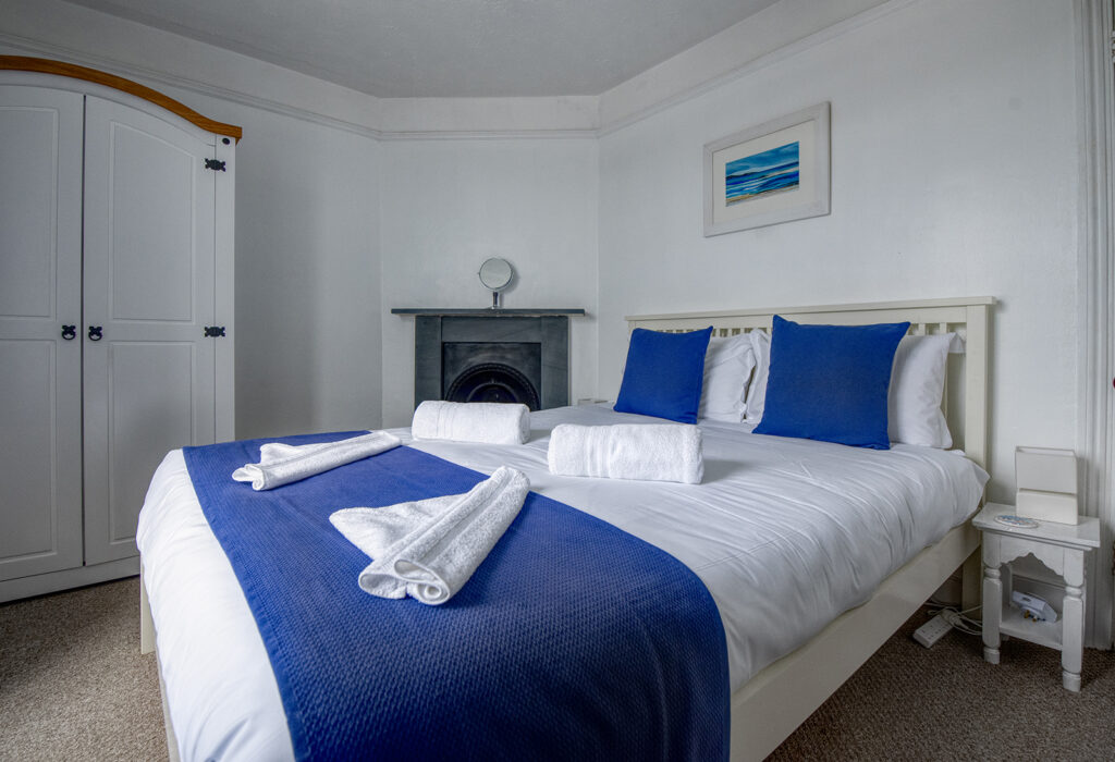 Coastguards View, Mevagissey - bedroom 1 -  views over harbour and out to sea