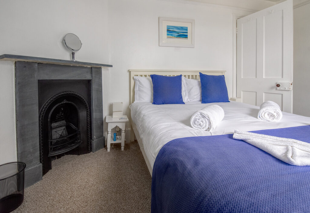 Coastguards View, Mevagissey - bedroom 1 -  views over harbour and out to sea